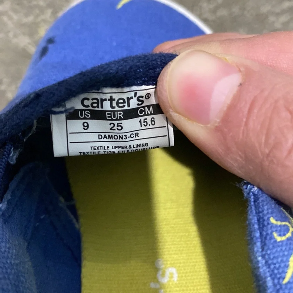 Carter’s boys Dino shoes size 9 in good condition